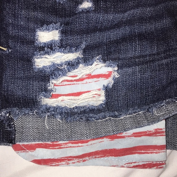 Dark wash American Eagle shorts - Picture 5 of 6
